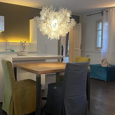 Historic Center Luxury Rent - Free Wifi - Near Railway Station - Casa Alcide De Gasperi アパート